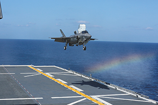 護衛艦「いずも」へのF-35B発着艦検証(2021年10月)