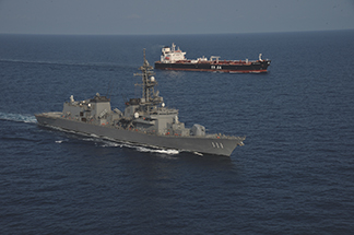アデン湾における海賊対処行動に従事する護衛艦「おおなみ」(2020年9月)