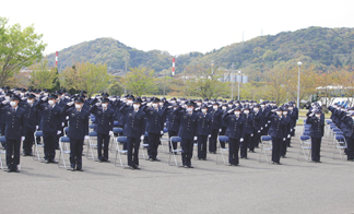 入隊式に臨む空自新入隊員(2021年4月)