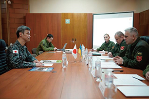 開戦の約1か月前、南部作戦部隊司令官訪問(筆者:左中央)