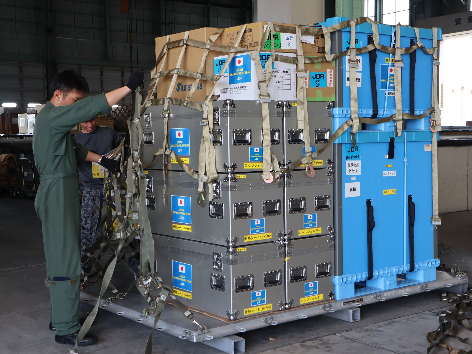 C-130輸送機への医療資機材等の搭載