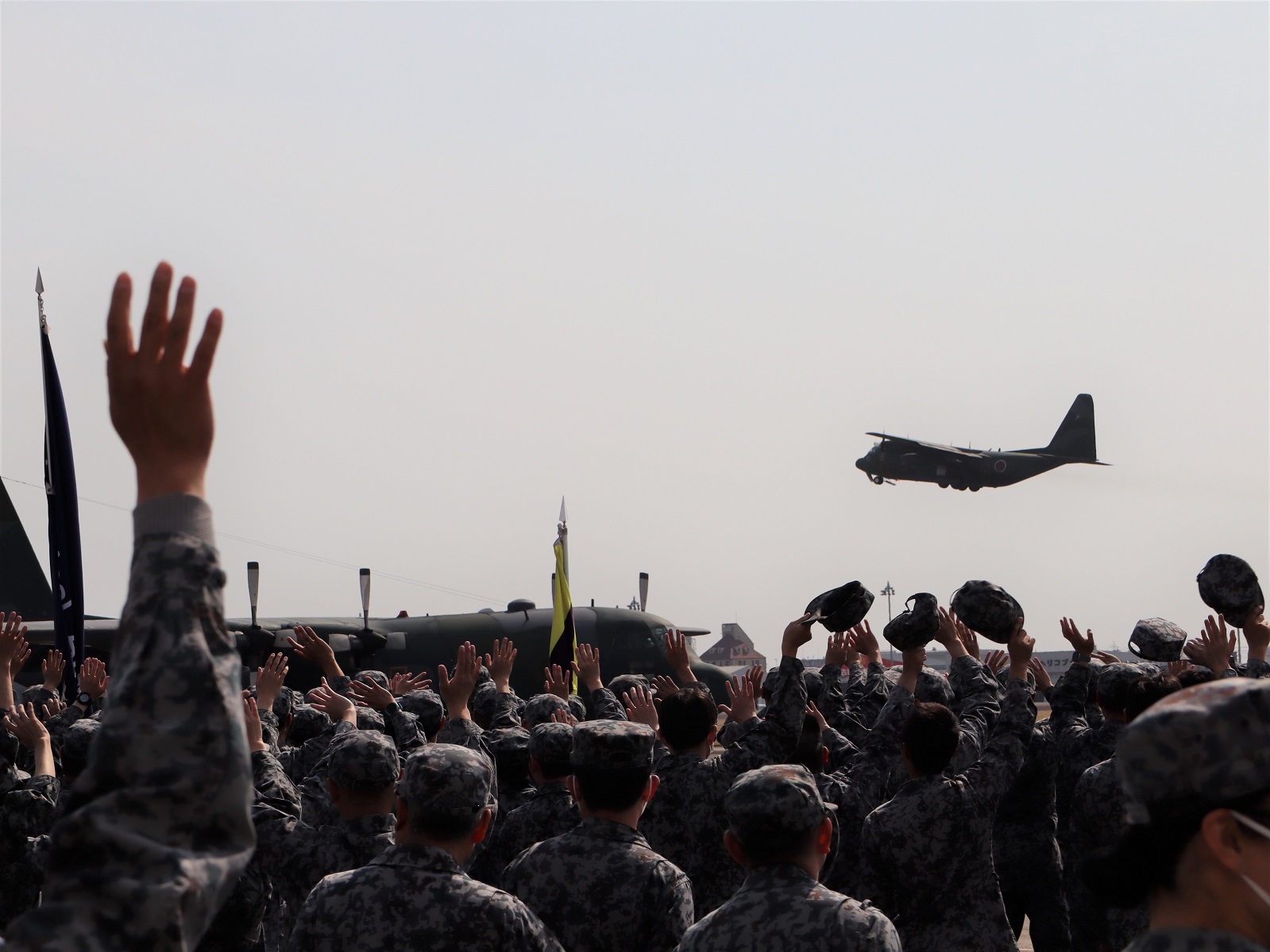 C-130輸送機による医療資機材等の輸送開始