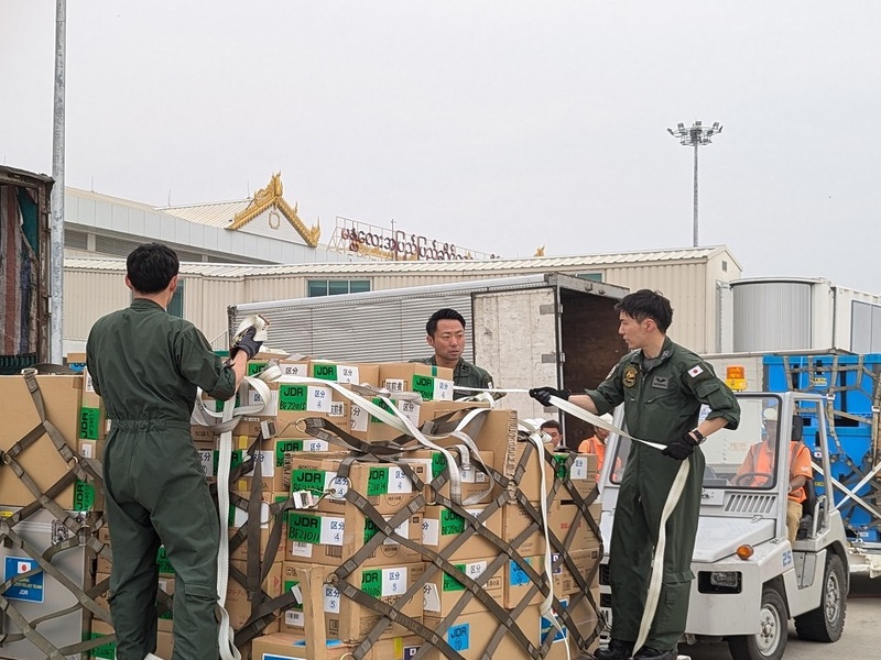 医療資機材等の荷下ろし