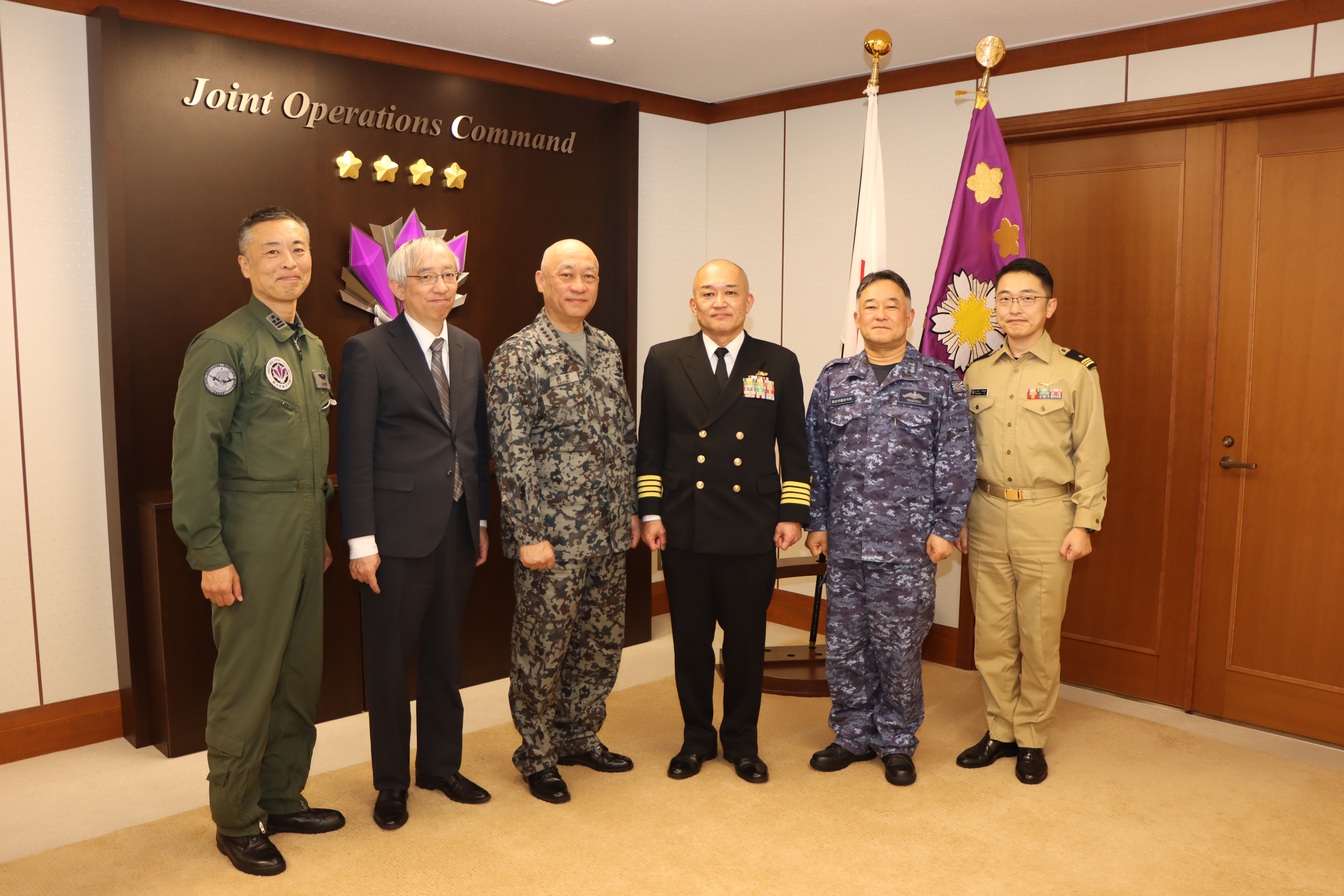 ＮＡＶＣＥＮＴ（米海軍中央司令部）連絡官
