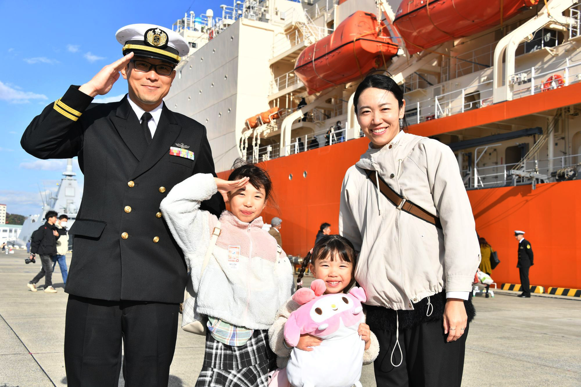 第６７次南極地域観測協力支援行動砕氷艦「しらせ」