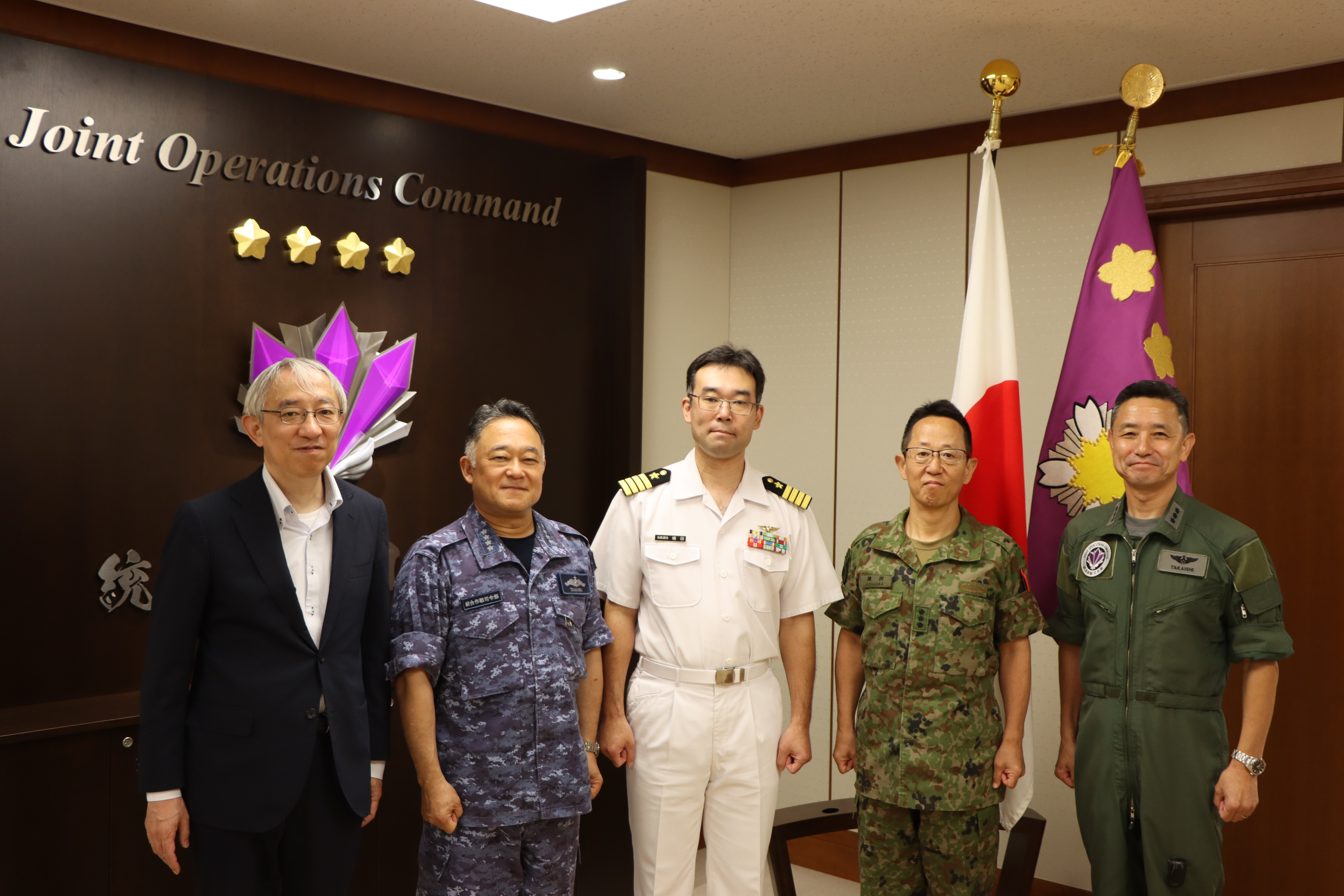ＮＡＶＣＥＮＴ（米海軍中央司令部）連絡官