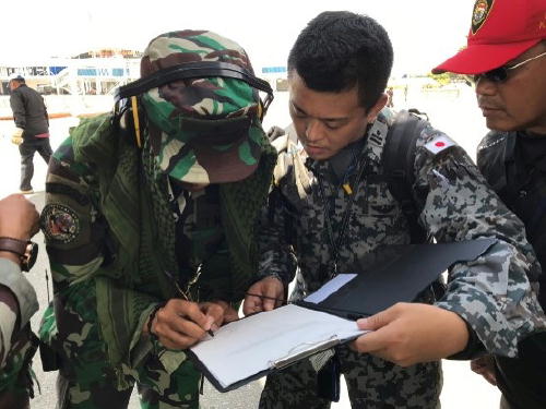 インドネシア軍との調整の様子
