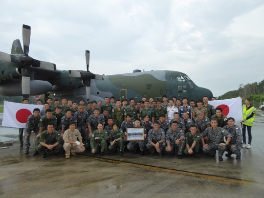インドネシア国際緊急援助隊の集合写真