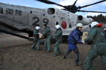 ＭＨ－５３Ｅによる救援物資輸送の様子