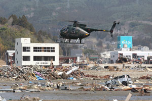 東日本大震災災害派遣 被災地での活動の様子 ４月１日