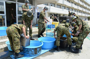 第３普通科連隊による給食支援活動:宮城県石巻市住吉中学校