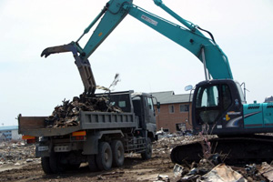 石巻市南浜町での第１０施設群による瓦礫除去