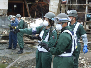 石巻市明神地区で空自隊員による行方不明者捜索