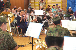 田村市旧春山小学校にて郡山音楽クラブによる慰問演奏