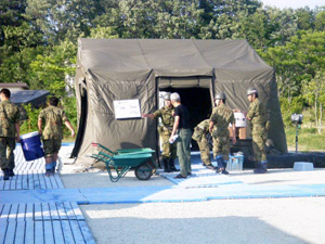 山元町役場で入浴支援をする第１０後方支援連隊