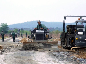 空自隊員による松島基地内復旧活動