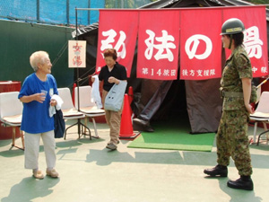 第14旅団生活支援隊(香川県)による女川総合運動公園での入浴支援活動