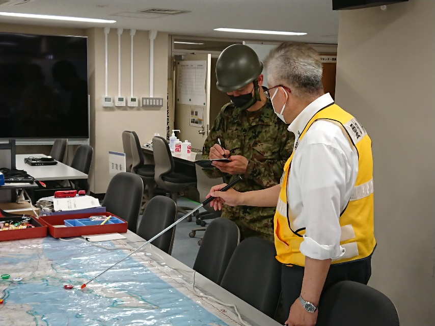 愛知県庁の防衛省現地調整所での調整の様子