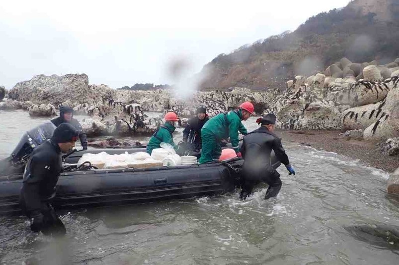 掃海艇「あいしま」処分艇による物資輸送（輪島市）