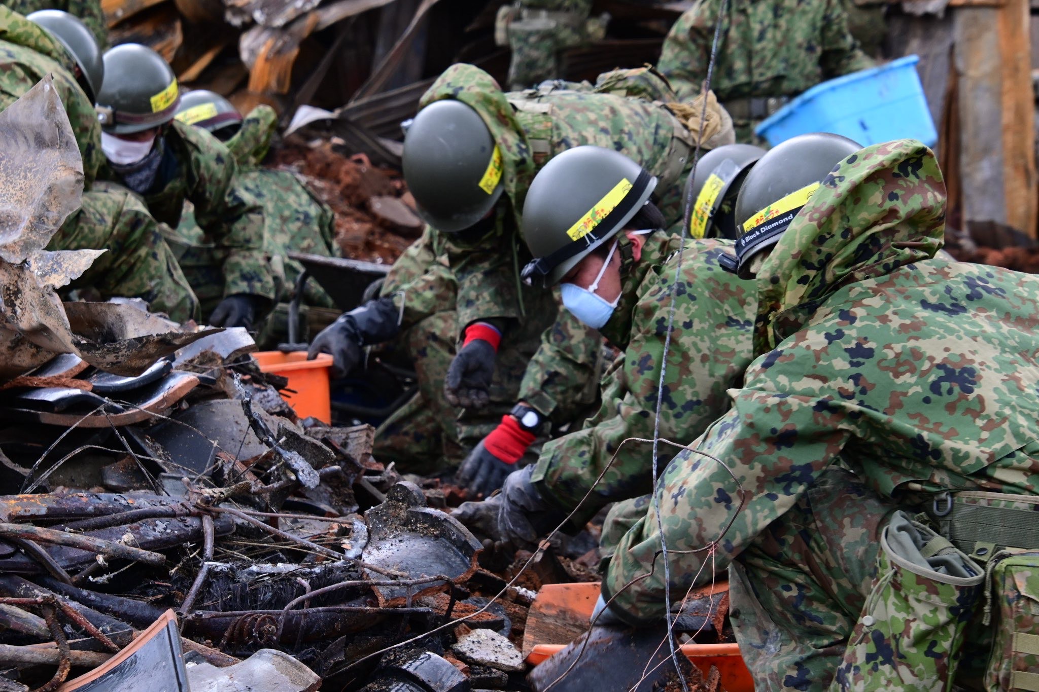 警察・消防・自衛隊の共同捜索（輪島市朝市通り）