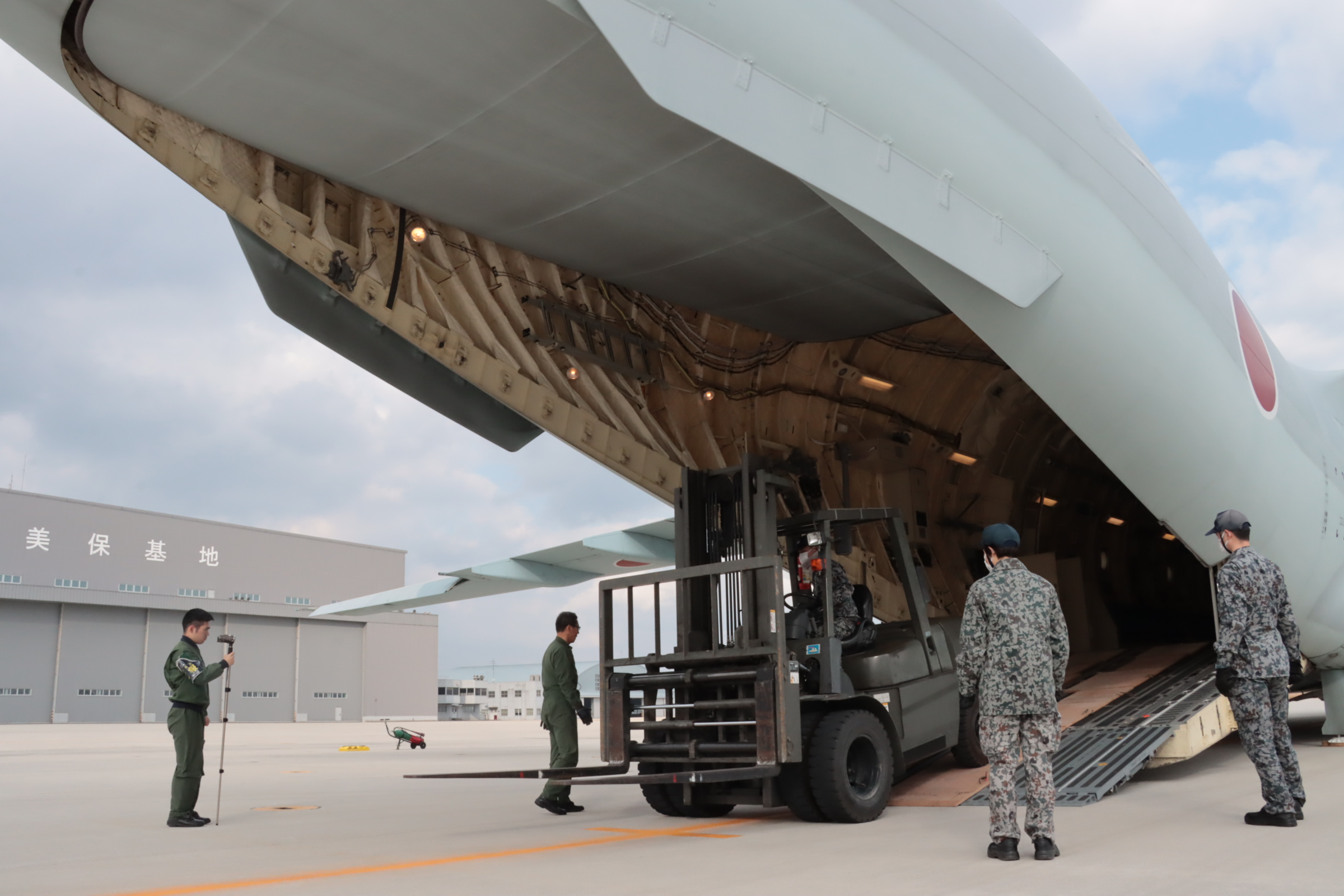 能登空港への重機及び人員輸送(C-2)
