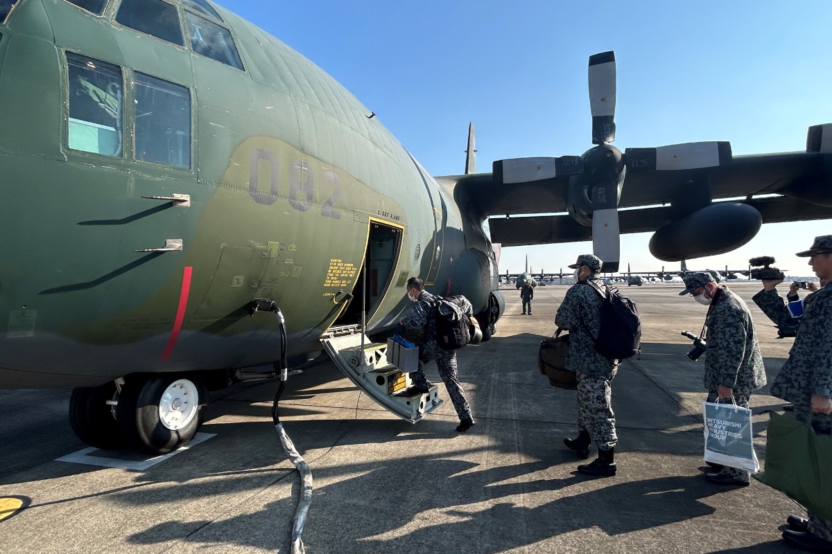 能登空港への人員輸送(C-130) 1