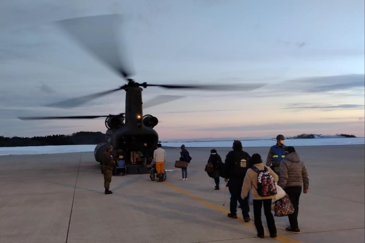 能登空港を活用した陸自CH-47による2次避難輸送