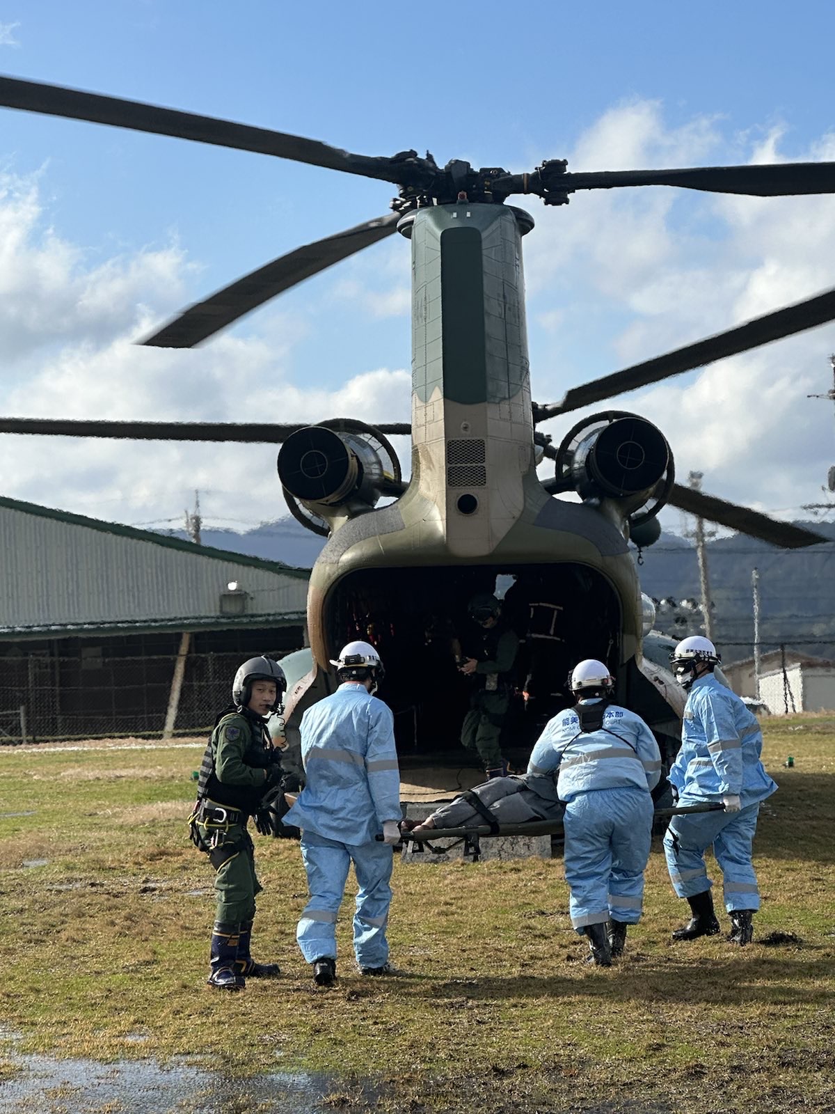 空自CHによる緊急患者空輸（輪島分屯基地）