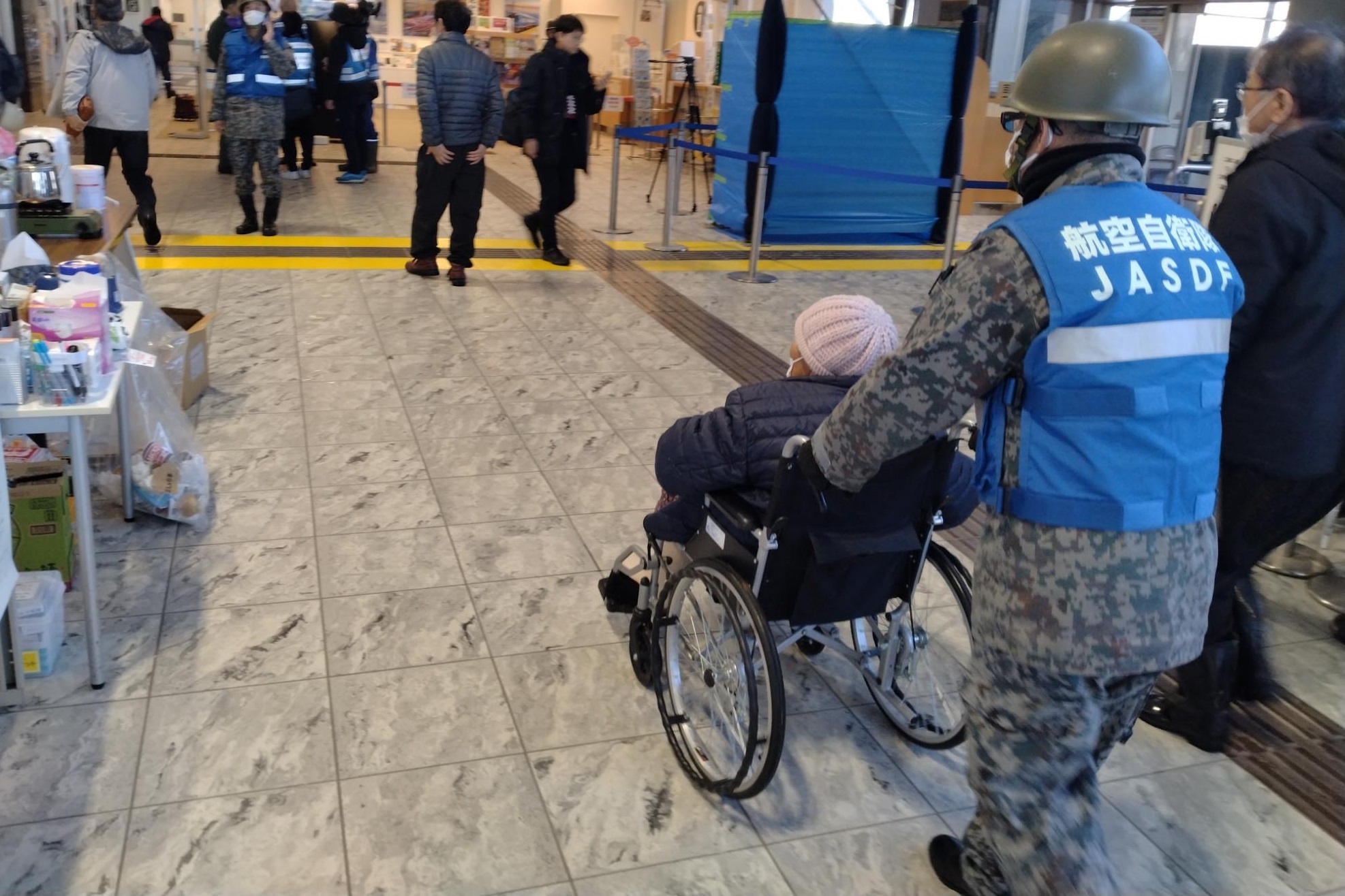 空港業務支援隊による2次避難者支援（能登空港）