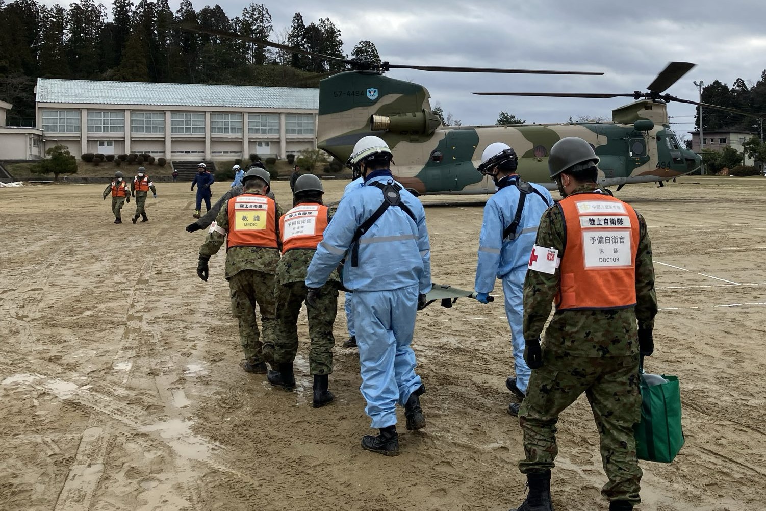 空自CH-47による患者空輸