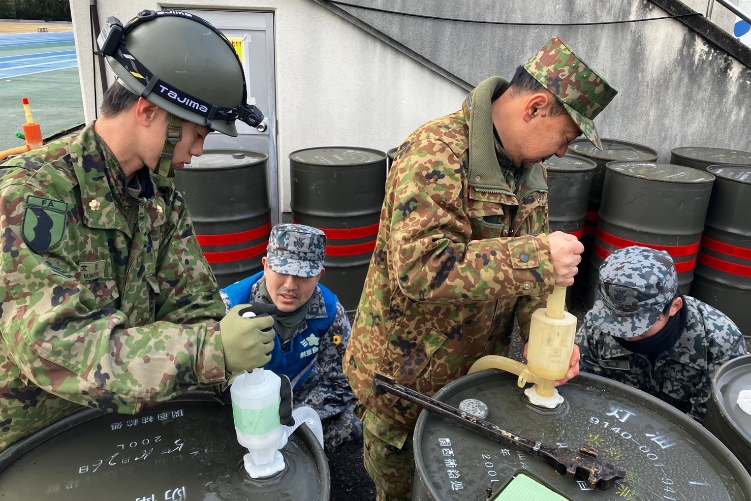  第3特科隊による航空自衛隊・管理班へ燃料の提供