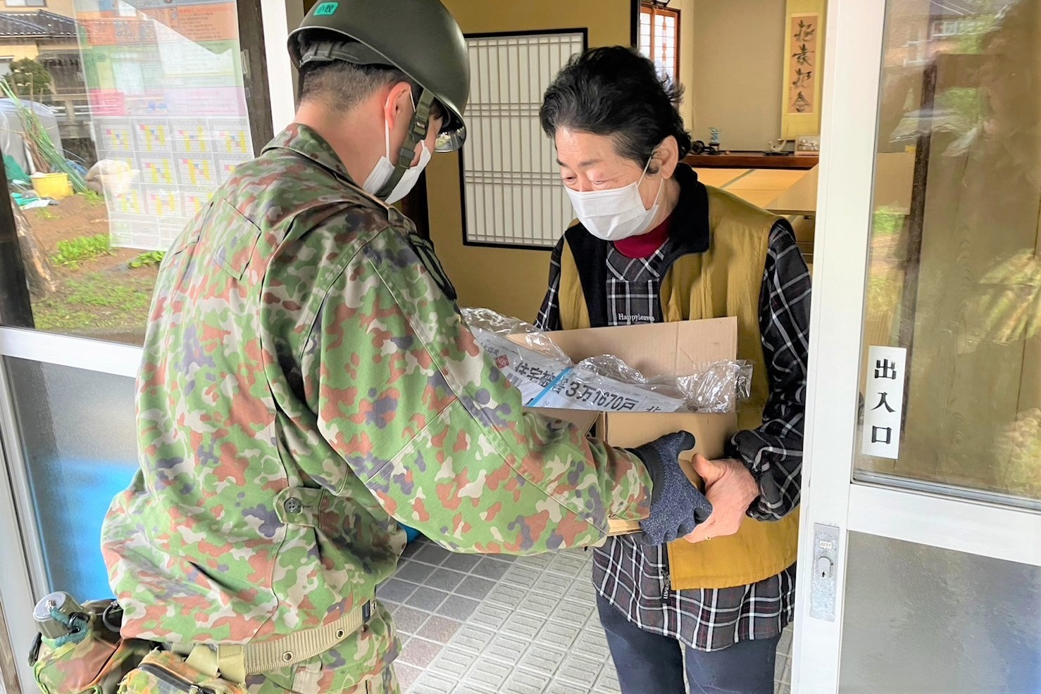 川尻集会所における支援物資配送（第7普通科連隊）