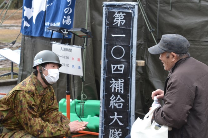 旧兜小学校における入浴支援（北部方面後方支援隊）