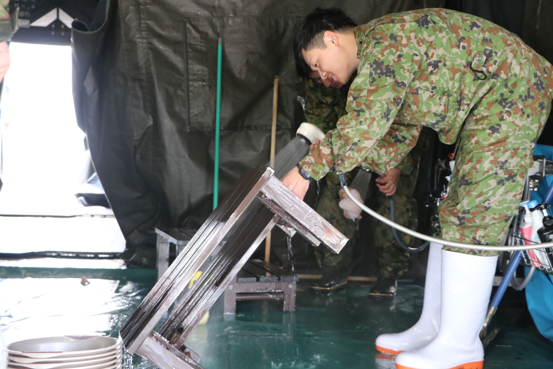 宝立小中学校における入浴支援（東部方面後方支援隊）