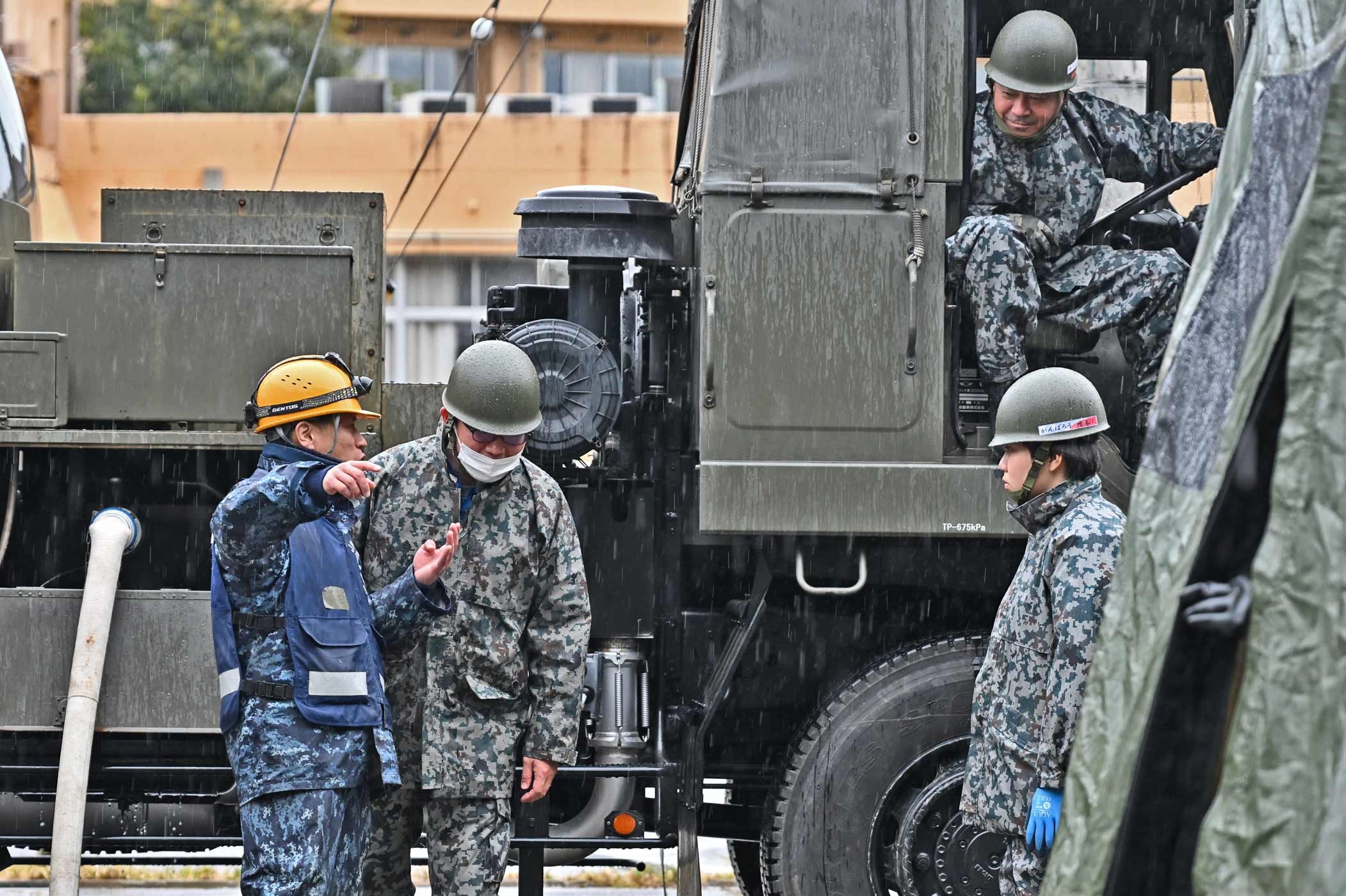 海自入浴支援隊と空自給水支援隊による調整