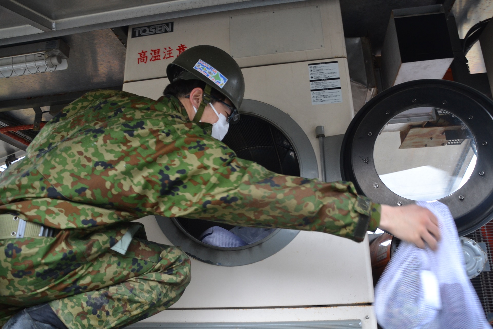 穴水町兜公民館における洗濯作業（北部方面後方支援隊）