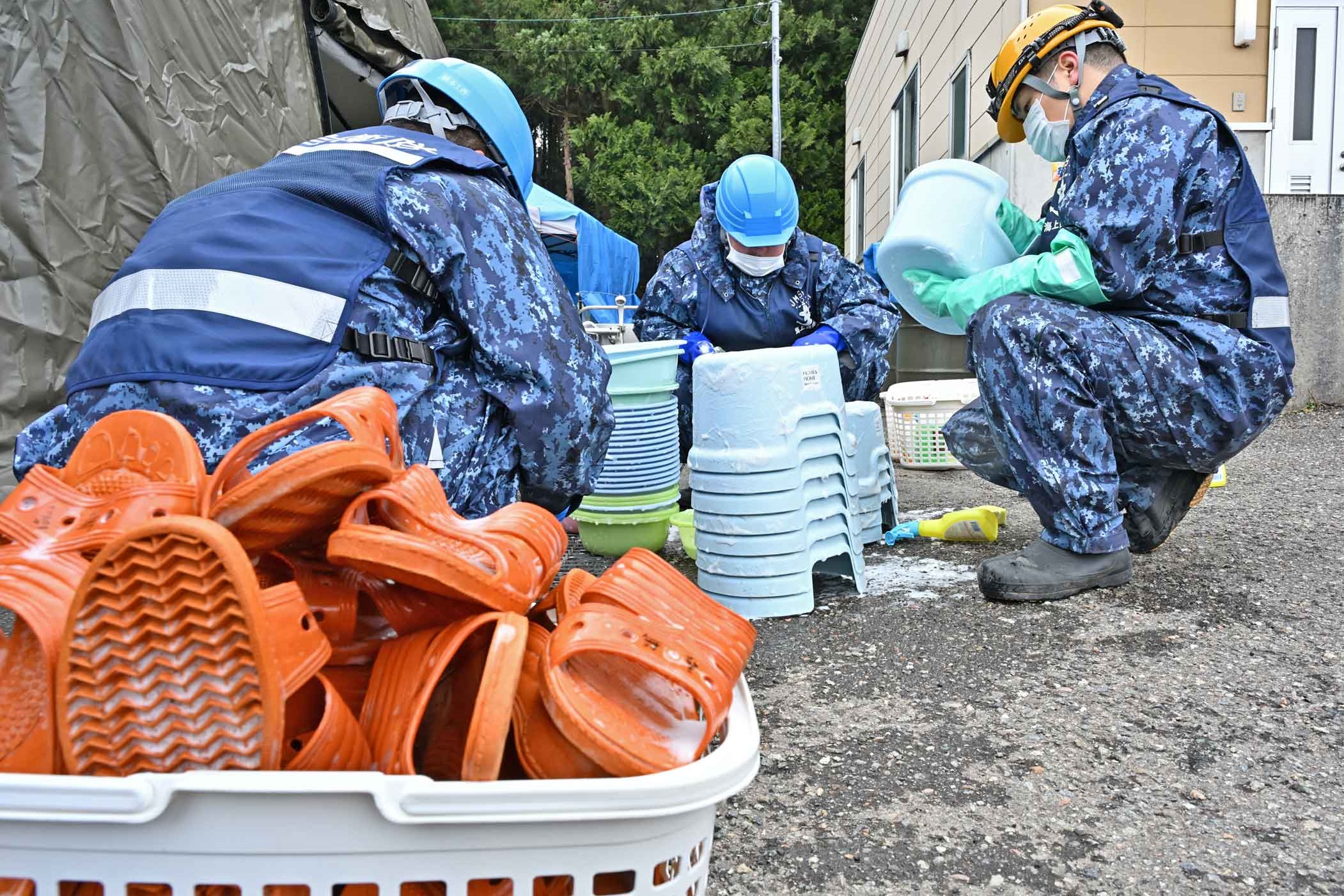 中島小学校における入浴支援（海自入浴支援隊）
