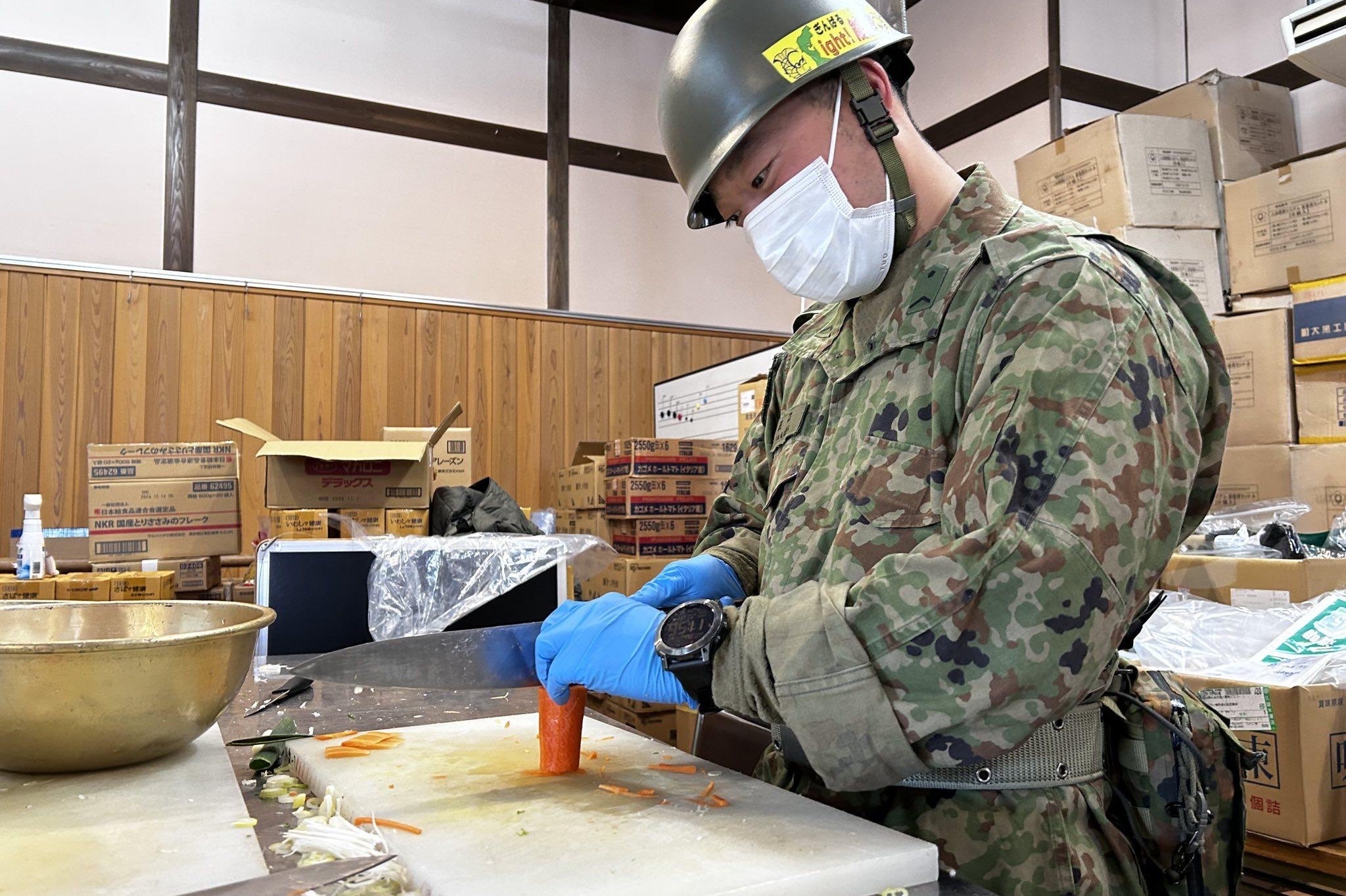 珠洲市飯田わくわく広場における給食支援（第14普通科連隊）