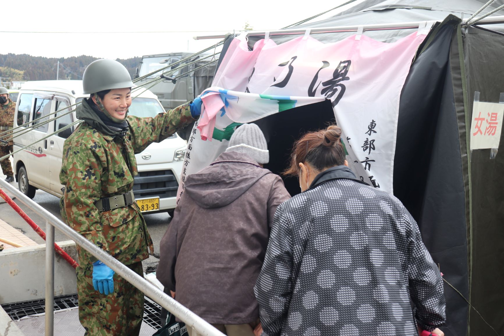 宝立小中学校における入浴支援（東部方面後方支援隊）
