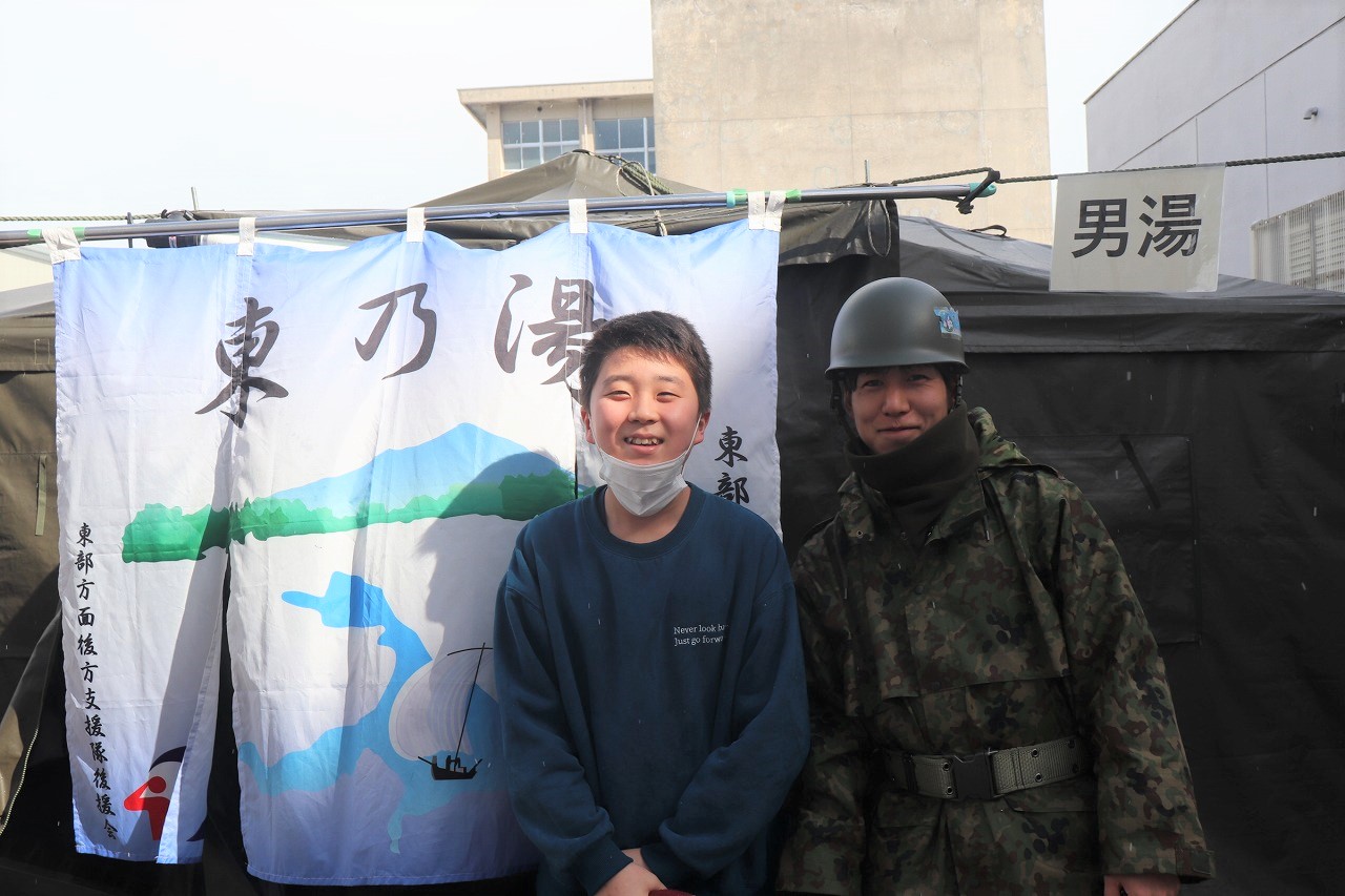 内浦総合体育館における入浴支援（東部方面後方支援隊）