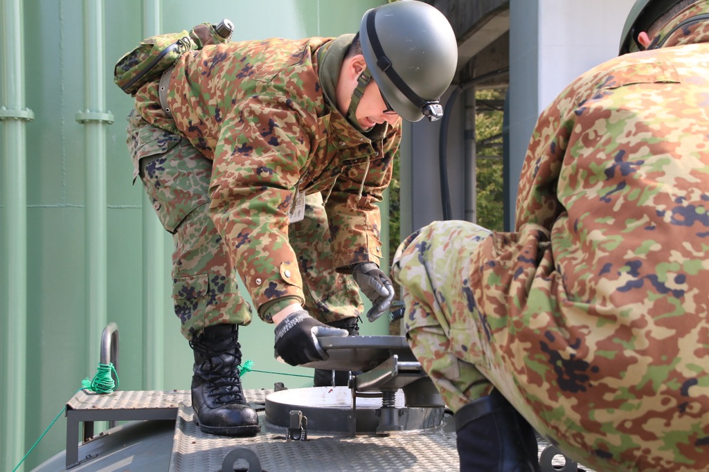 石田コンクリート工業からの取水作業（第2後方支援連隊）