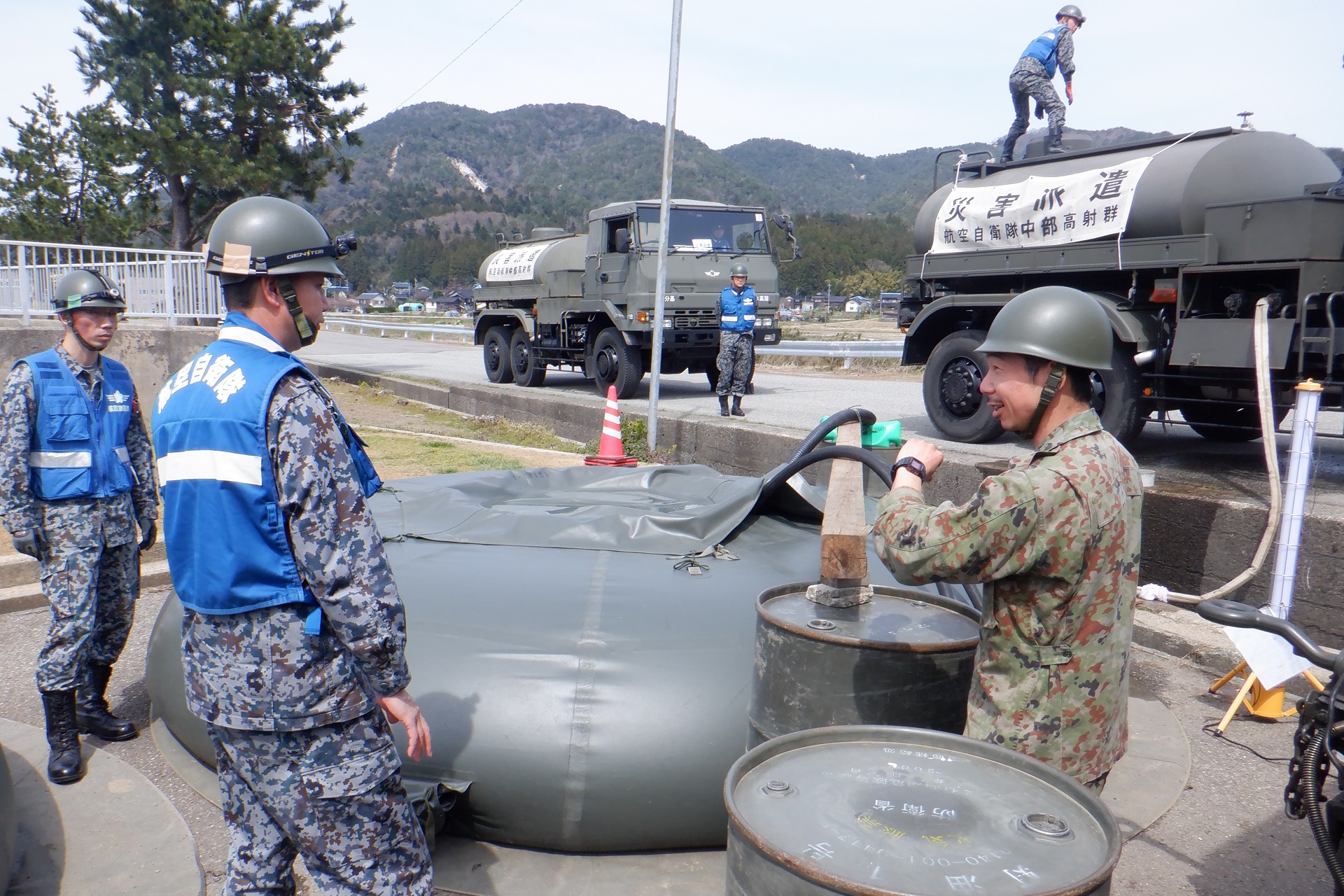 輪島市における入浴支援隊への給水作業（空自中部高射群）