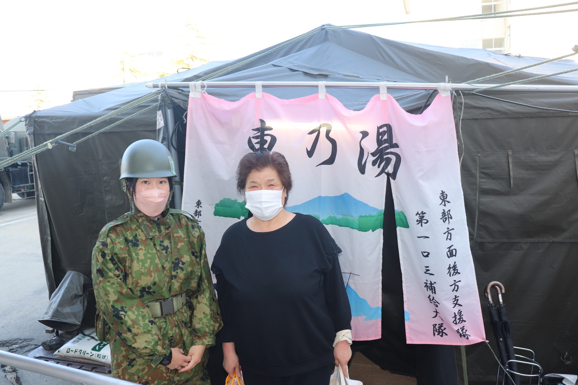 宝立小中学校における入浴支援（東部方面後方支援隊）