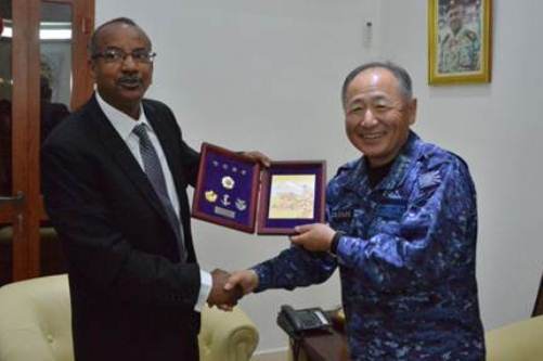 ジブチ国防大臣 フファネ閣下との会談