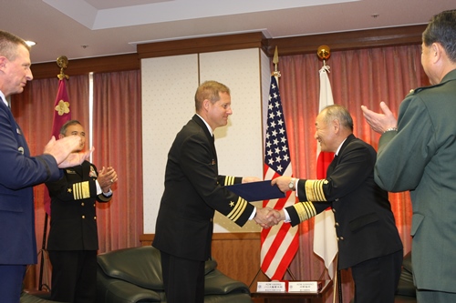 米太平洋軍Ｊ５日本担当官アンドリュー・Ｈ・コリアー海軍中佐