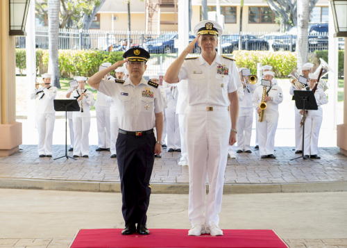 米インド太平洋軍司令部を訪問し、栄誉礼・儀仗を受ける統合幕僚長