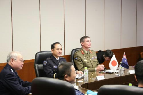 オーストラリア国軍司令官アンガス・キャンベル陸軍大将