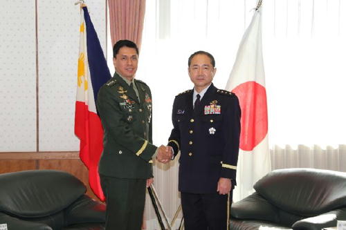 General Yamazaki, Chief of Joint Staff and General Noel S Clement, Chief of Staff, Armed Forces of the Philippines
