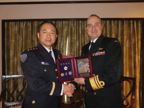 豪国防軍副司令官ジョンストン海軍大将