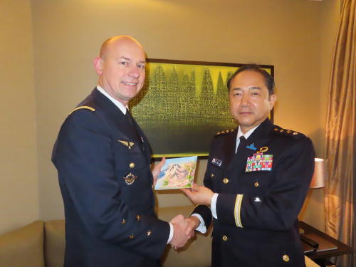 仏軍国際関係・政策副部長ランクール空軍中将